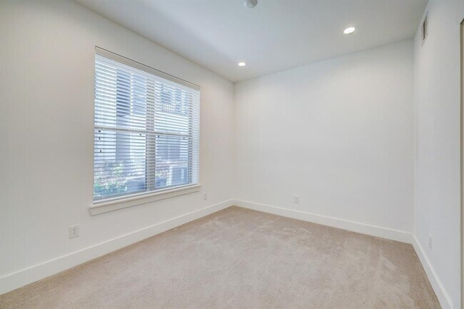 Building Photo - 2222 McGowen St