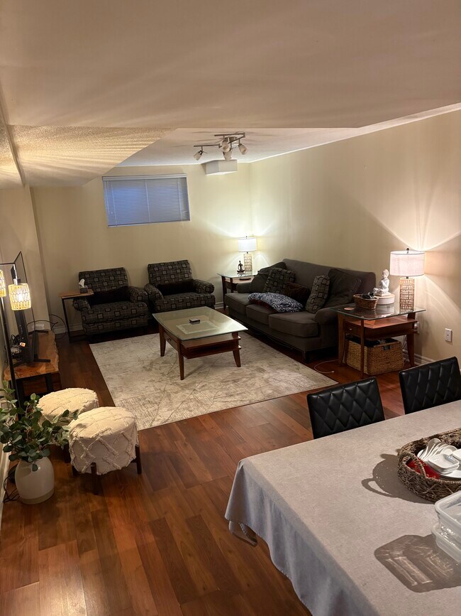 Photo du bâtiment - 6739 Tattinger Av