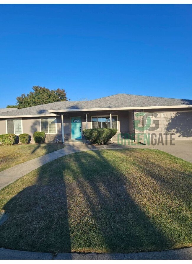 Foto del edificio - Beautiful 3 BEDROOM 2 BATH HOME IN MODESTO...