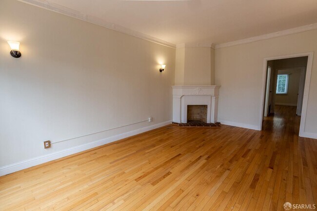 Building Photo - 219 St Charles Ave