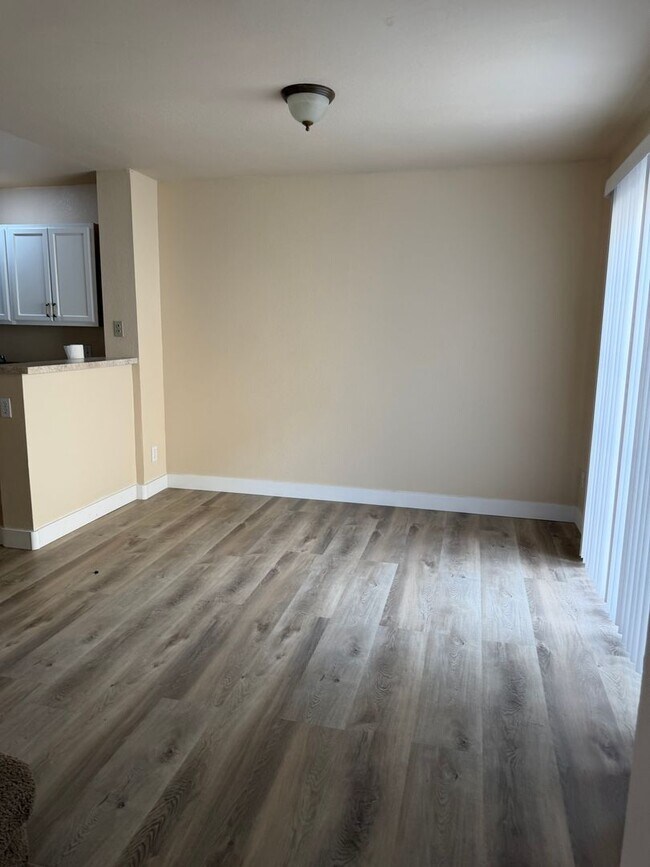 Foto del edificio - 3 bedroom 2.5 bath 1 car garage townhouse