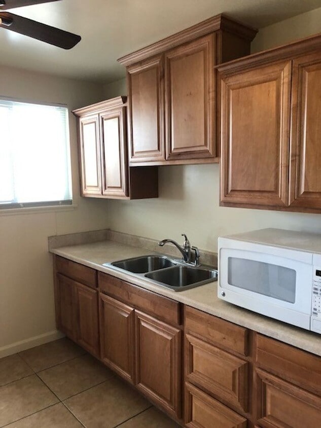 Primary Photo - Adorable 2 bed 1 bath home near Downtown V...