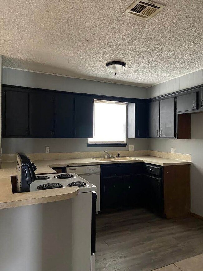 KITCHEN - 108 Brookview Dr