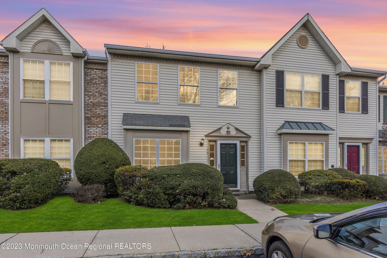 73 Arlington Ct Unit 10, Holmdel, NJ 07733 Condo for Rent in Holmdel