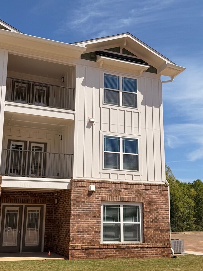 Building Photo - Settlement Manor