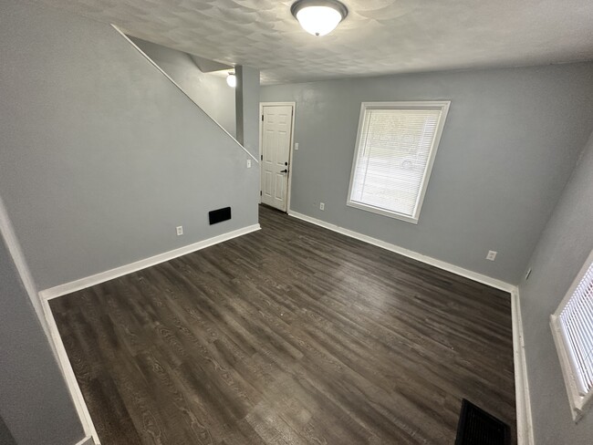 Building Photo - 519 Saint Lawrence Ave