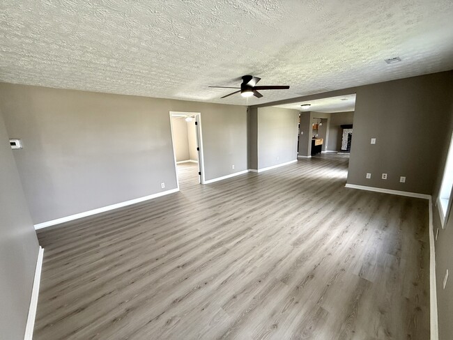 Building Photo - 660 Jones Knob Rd