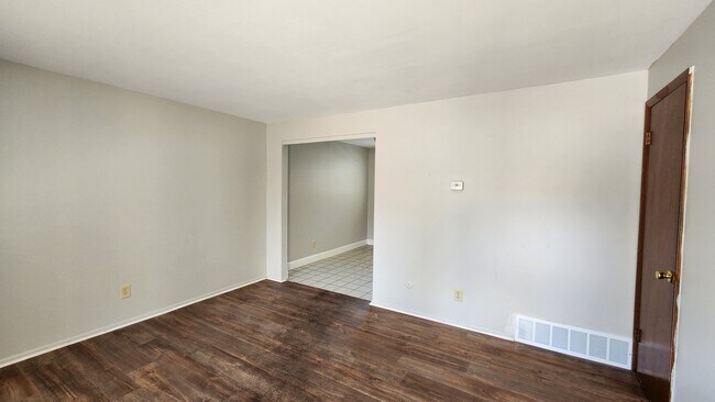 Foto del edificio - 192 E Norwich Ave