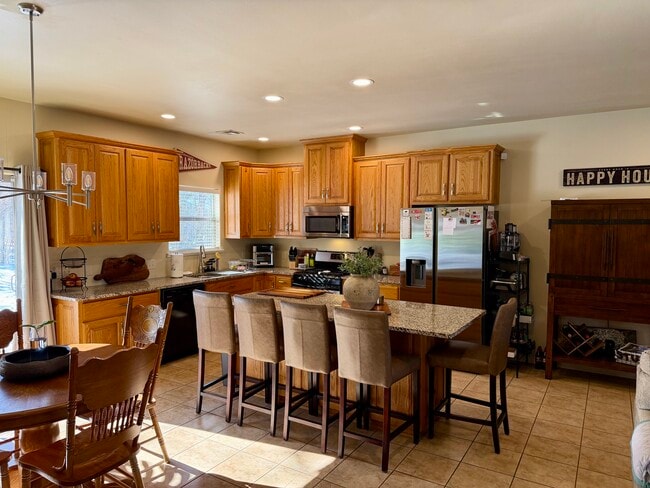 Foto del edificio - 1244 N Lewis Ave