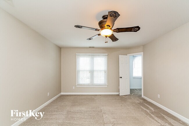 Building Photo - 205 Muirfield Ln