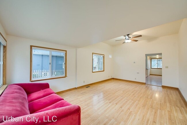 Building Photo - 2 br, 1 bath House - 1605 5th St.