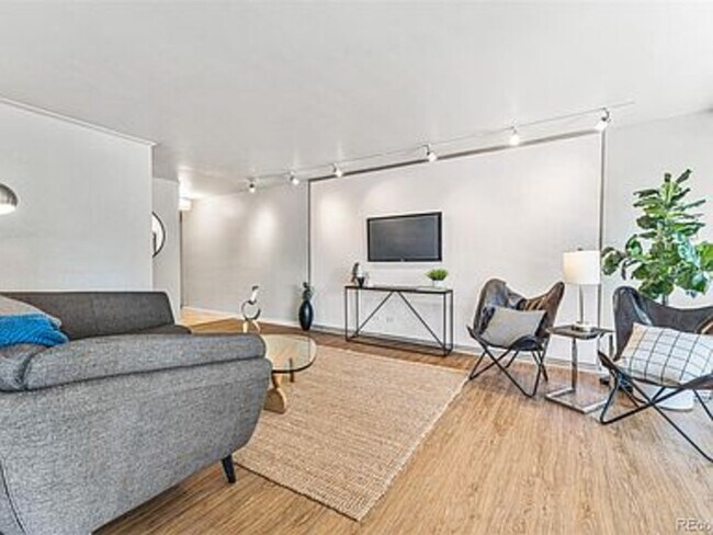 Foto del edificio - 800 N Washington St