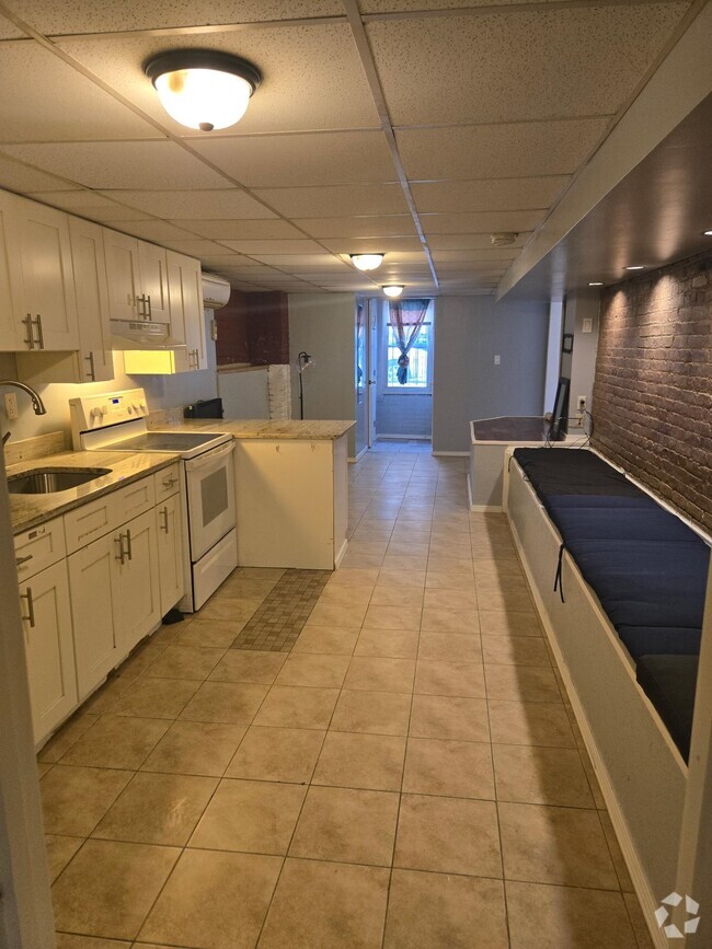 Building Photo - 45A Van Reypen St
