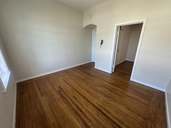Building Photo - 2318 Santa Clara Ave