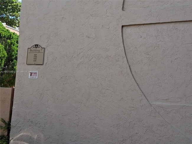 Foto del edificio - 6103 SW 69th St