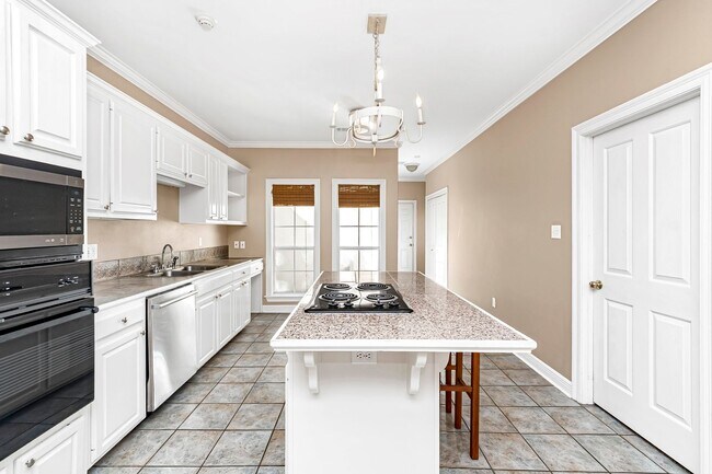 Foto del edificio - 3 Bedroom Townhome | Gated Community| Community Pool