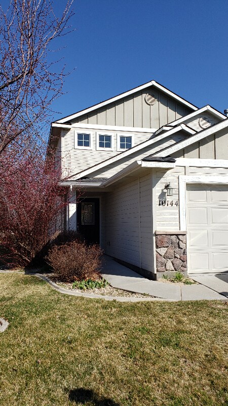 Building Photo - 10144 W Portola Dr