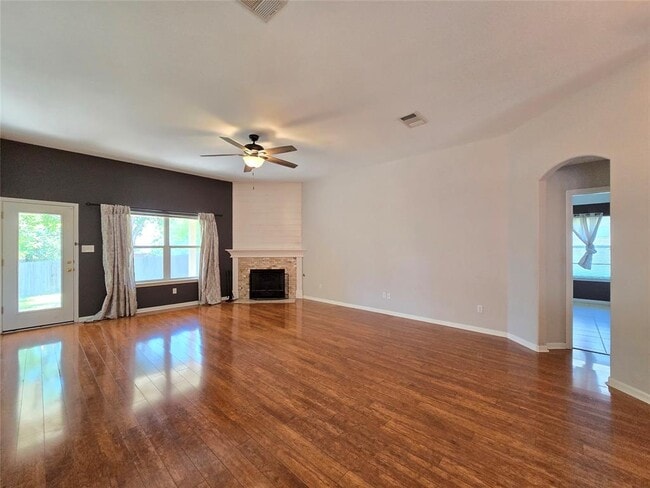 Building Photo - 1103 Ridgewood Dr