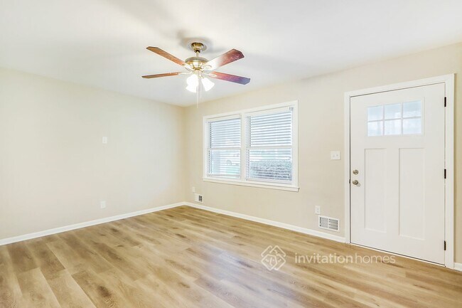 Foto del edificio - 2215 Kilarney Rd