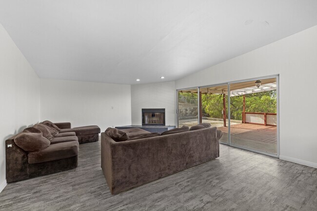 Foto del edificio - 5431 Mary Ln Dr