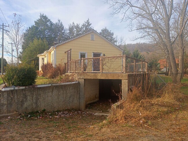Foto del edificio - Beautiful Home in Swannanoa available now!
