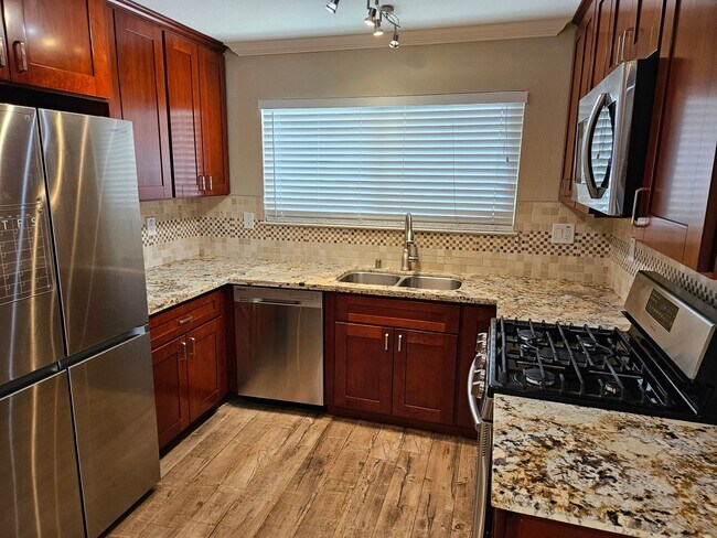 Building Photo - Beautiful 3 bedroom, 2 bath home For Rent ...