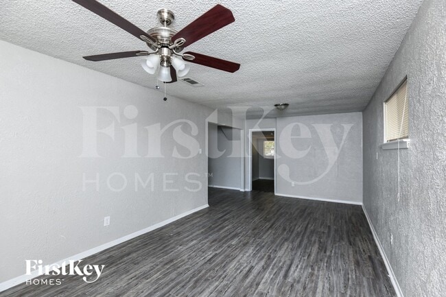 Building Photo - 308 Bluebonnet St