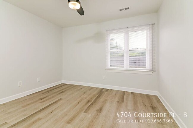 Foto del edificio - 4704 Courtside Pl