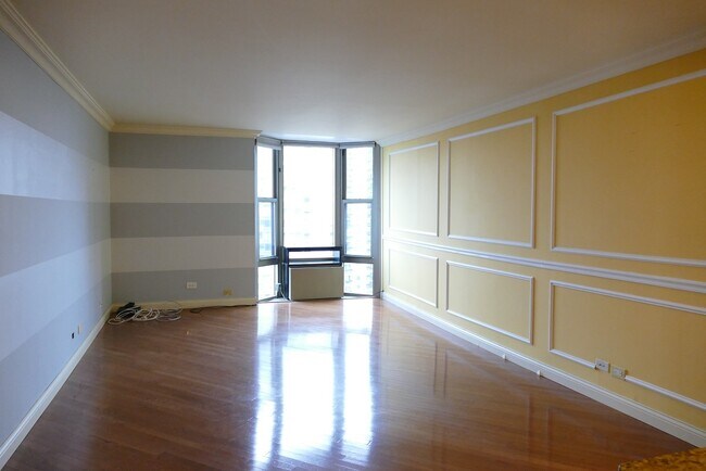 Building Photo - 1340 N Dearborn St