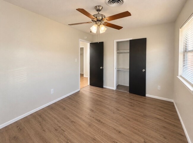 Building Photo - 4629 SE Brighton Pl