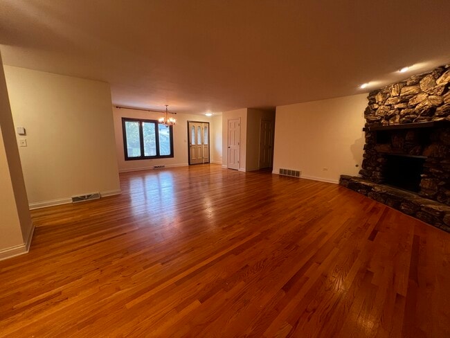 Building Photo - 809 Overlook Dr