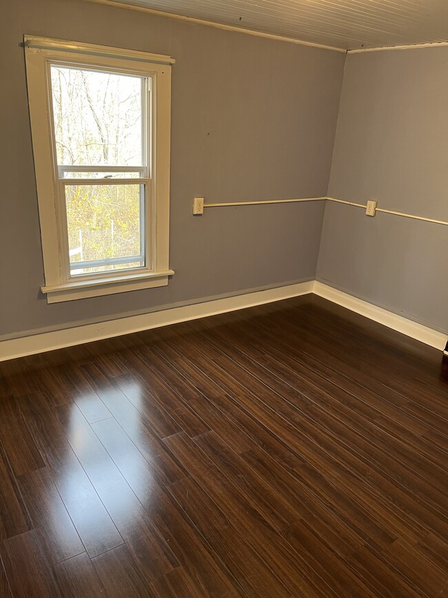 Building Photo - 357 Oak Dr