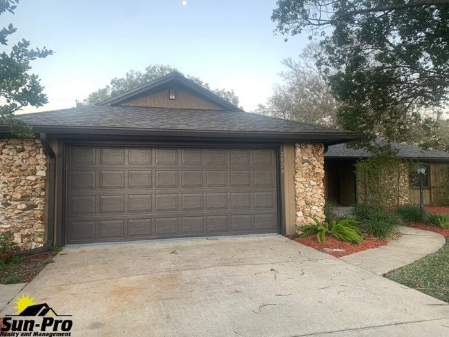 Building Photo - 2025 Willow Oak Dr