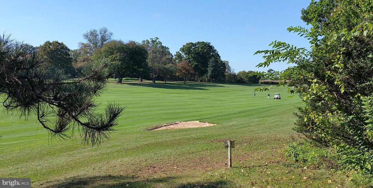 Primary Photo - 2162 Golf Course Dr