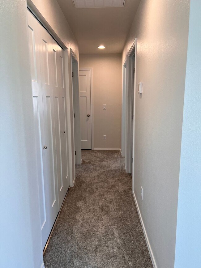 Building Photo - Newer Construction Home!!