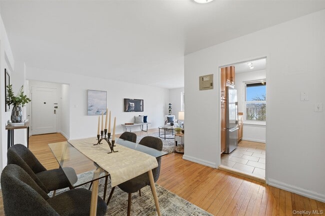 Building Photo - 555 Broadway