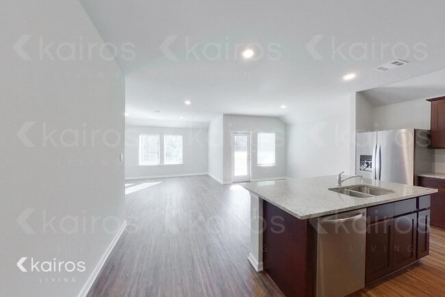 Building Photo - 11480 Brookwood Dr