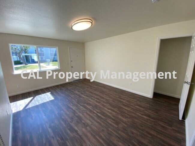 Building Photo - Newly remodeled 2-bedroom apartment!
