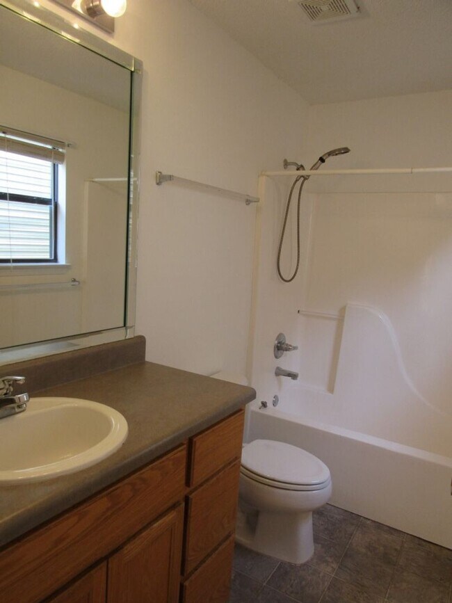 Foto del edificio - Convenient Northeast location!