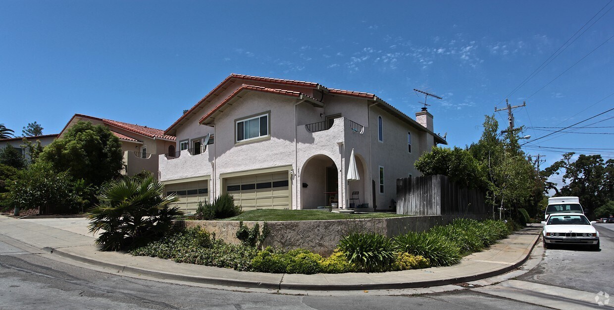 Primary Photo - 2050 Liberty Park Ave
