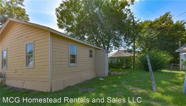 Building Photo - 2 br, 1 bath House - 704 E. Avenue N