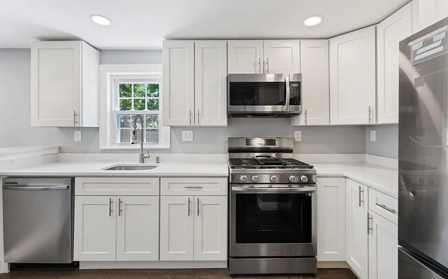 Foto del edificio - 71 Gladeside Ave