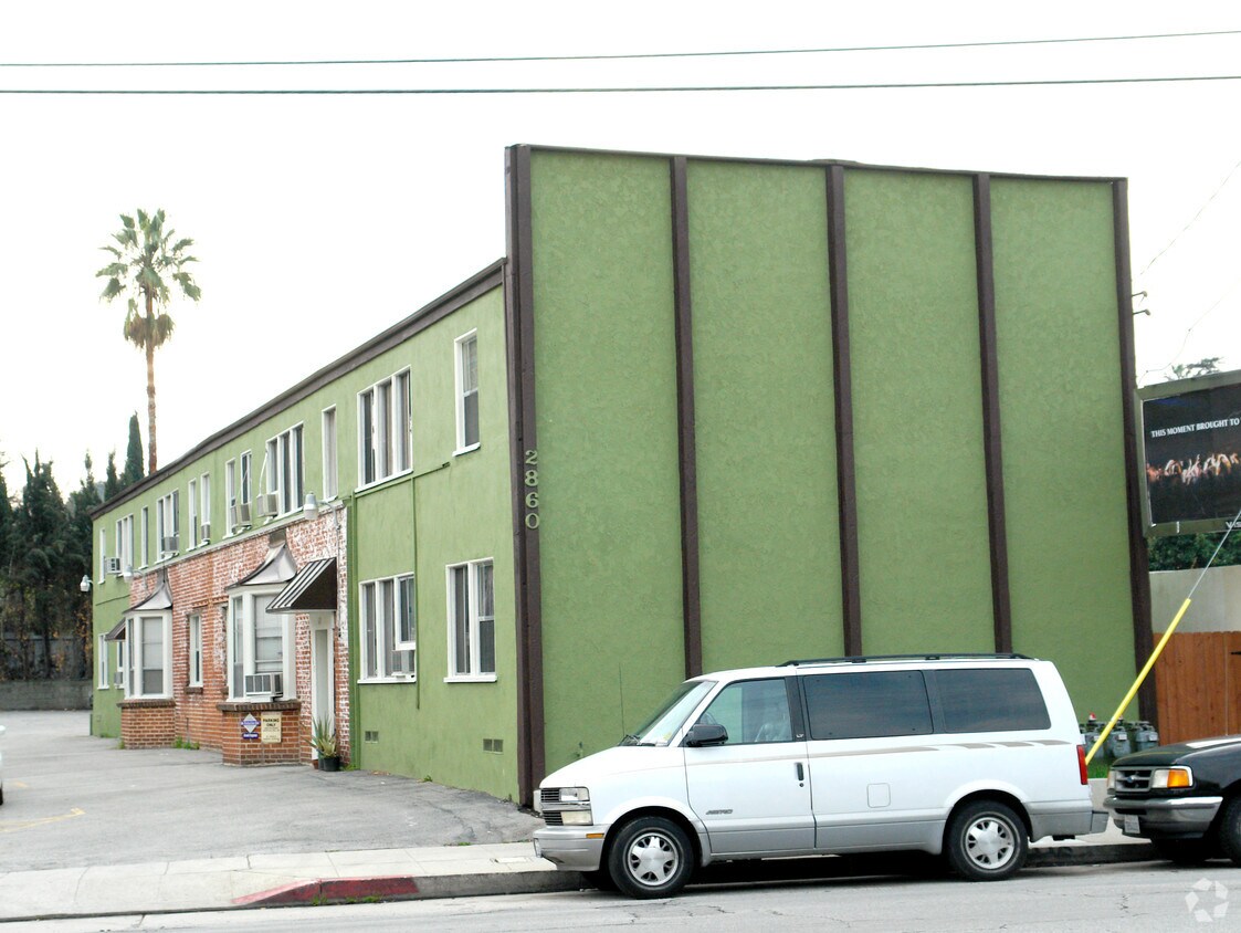 Building Photo - 2860 Rowena Ave