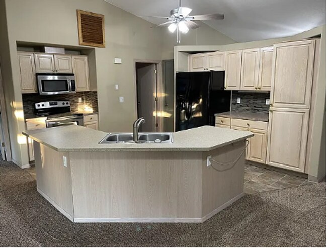 Foto del edificio - Charming One-Level Ranch in Peaceful Battl...