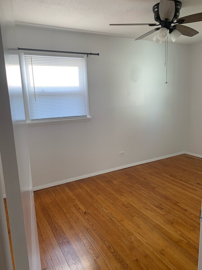 Building Photo - 222 E Clarendon Dr