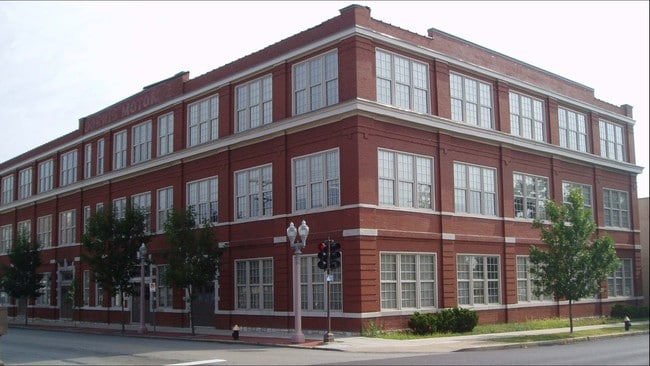 Primary Photo - 6 North Apartments