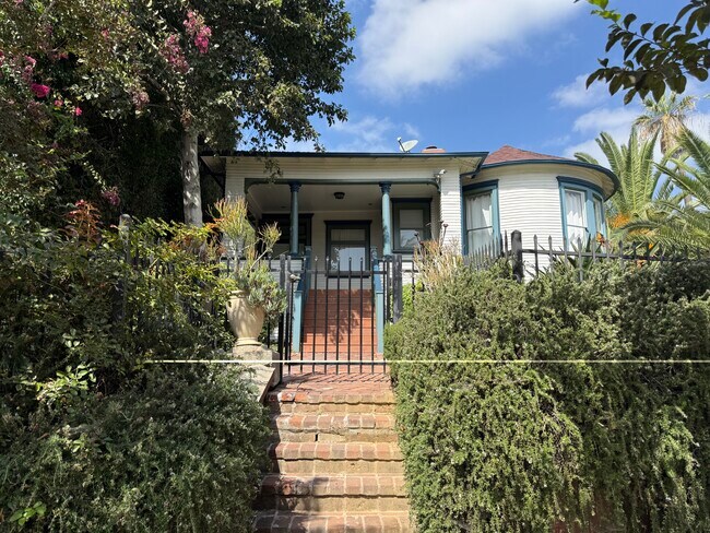 Foto del edificio - 629 Belmont Ave