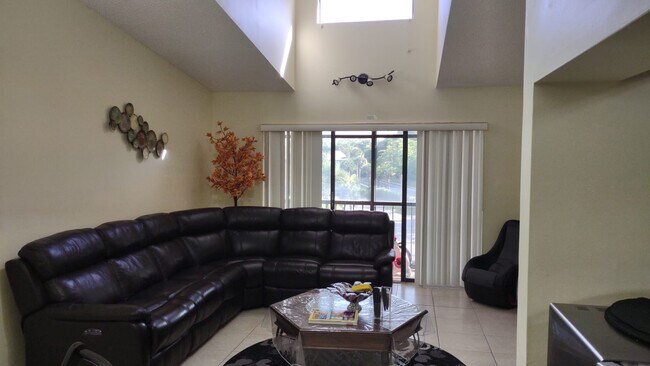 Foto del edificio - 3636 Alder Dr