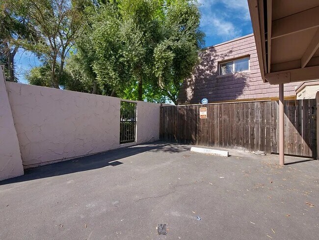 Foto del edificio - 5901 Casa Alegre