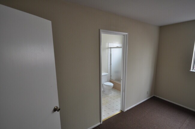 En Suite master bathroom tub/shower - 2445 8th Ave